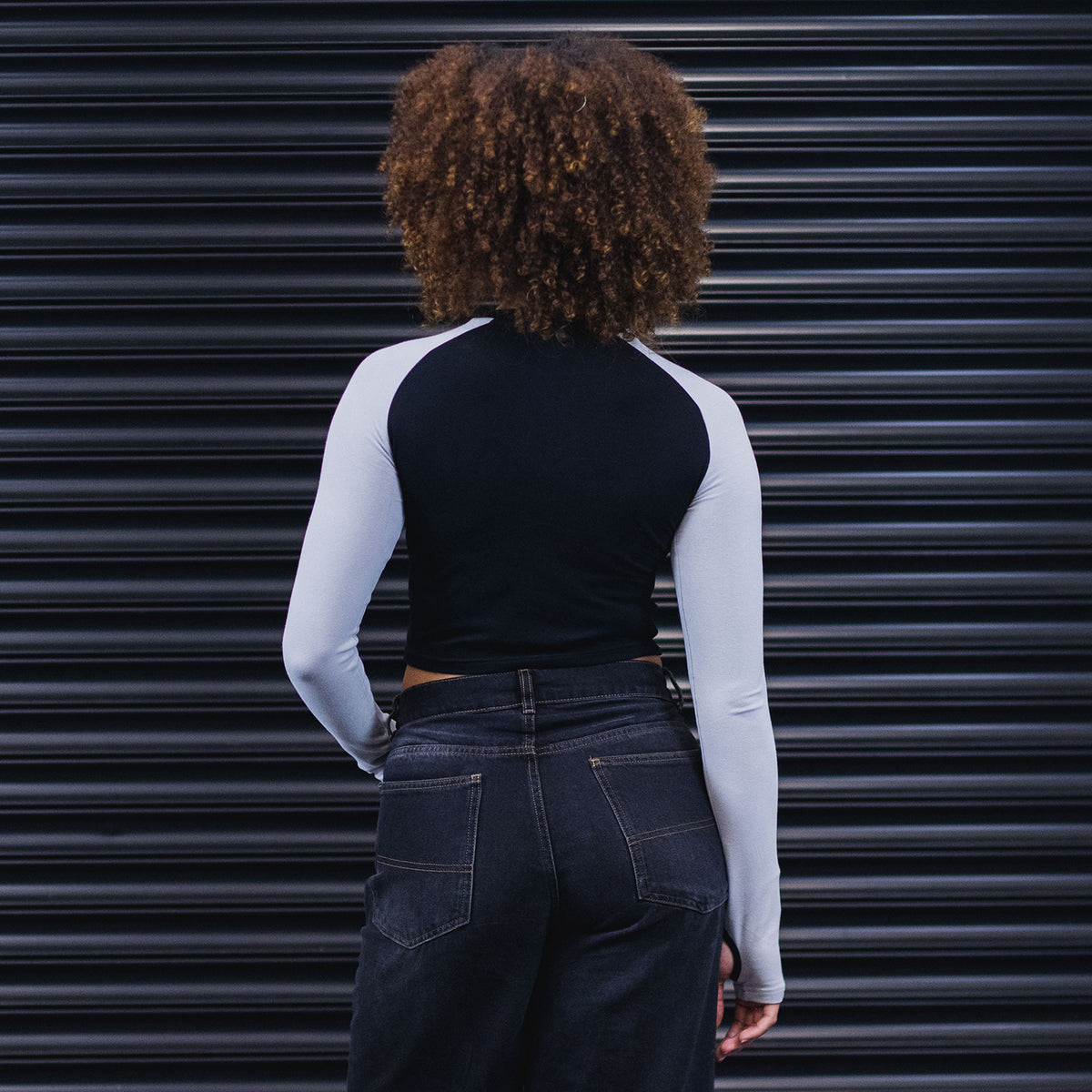 Long-Sleeve Crop Top – Black