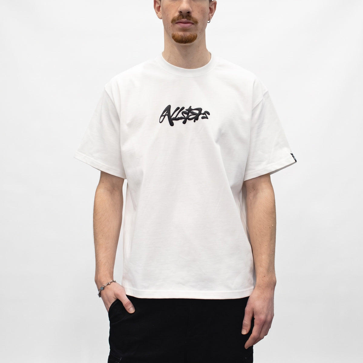 Script Logo T-Shirt – White – DnB Allstars